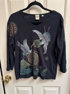 Jess & Jane Black Long-Sleeve Crane Graphic Tee